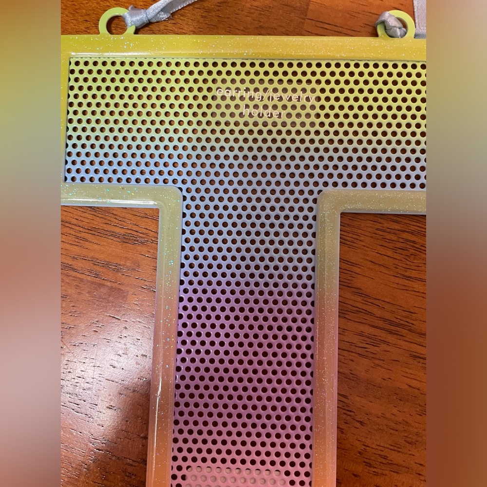 “T” wall plaque - Picture 4 of 5